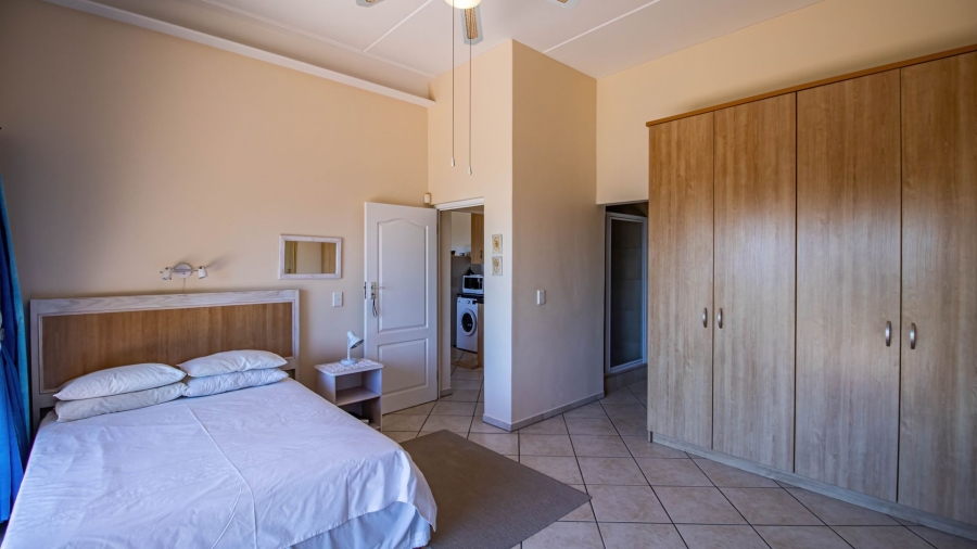 5 Bedroom Property for Sale in Mountainside Western Cape